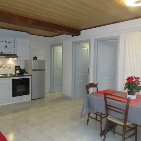 Gites Du Moulin, Centre Equestre, Restaurant Feriehus