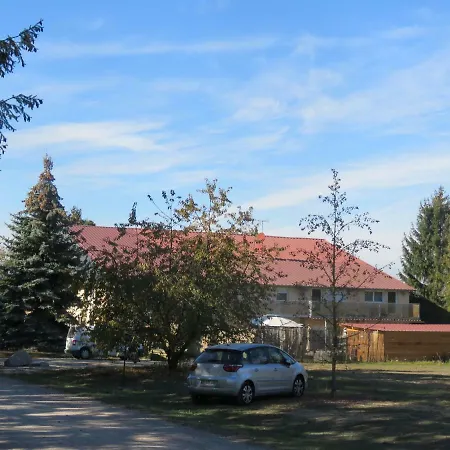 Gites Du Moulin, Centre Equestre, Restaurant Feriehus