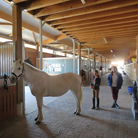 別荘 Gites Du Moulin, Centre Equestre, Restaurant