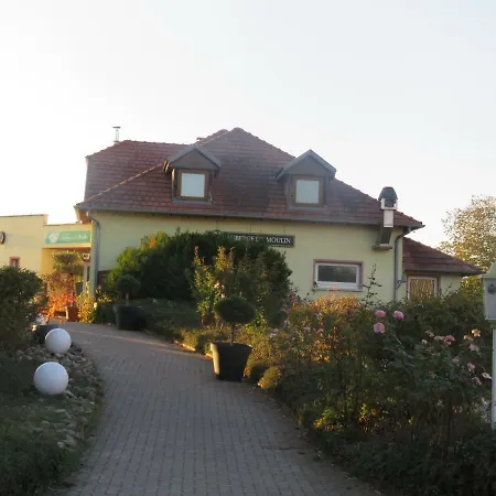 Gites Du Moulin, Centre Equestre, Restaurant 別荘 *