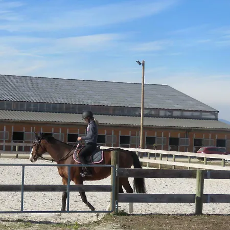 Gites Du Moulin, Centre Equestre, Restaurant Feriehus