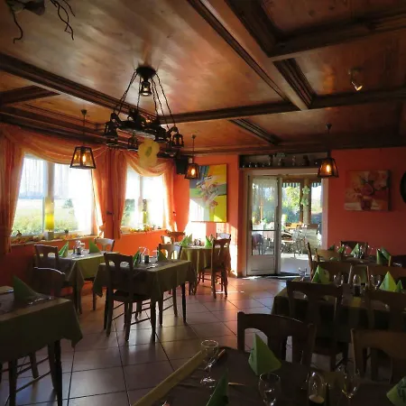 Gites Du Moulin, Centre Equestre, Restaurant