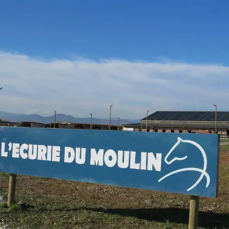 Gites Du Moulin, Centre Equestre, Restaurant 別荘 *