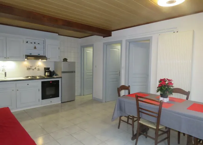 Gites Du Moulin, Centre Equestre, Restaurant Feriehus