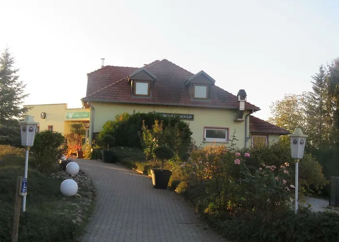 Gites Du Moulin, Centre Equestre, Restaurant Feriehus *