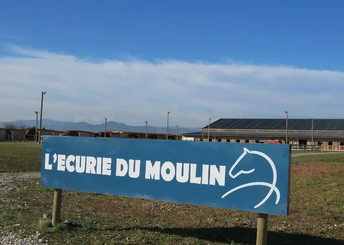 Gites Du Moulin, Centre Equestre, Restaurant Feriehus *